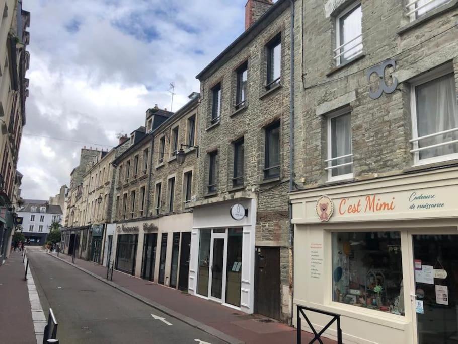 Duplex Parapluies De Cherbourg Netflix Parking エクステリア 写真
