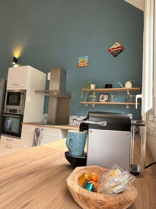 Duplex Parapluies De Cherbourg Netflix Parking エクステリア 写真